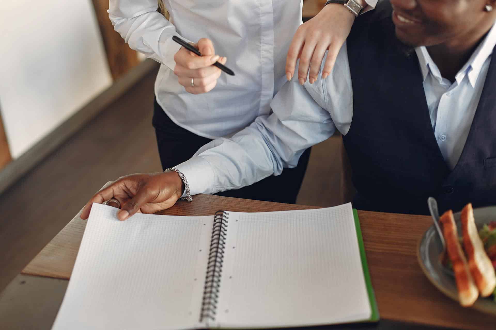 Employee and manager logging working hours in an attempt to remove any doubt of timesheet fraud